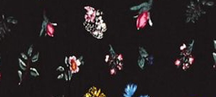 Sukienka w kwiaty z falbaną