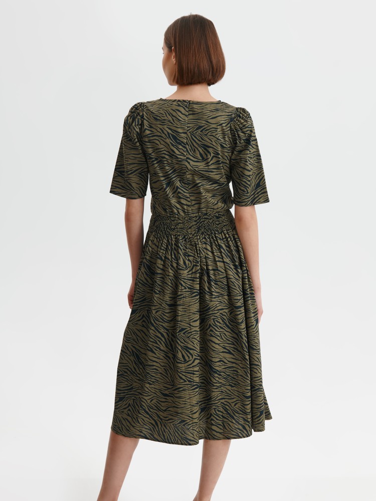 Sukienka w zwierzęcy nadruk