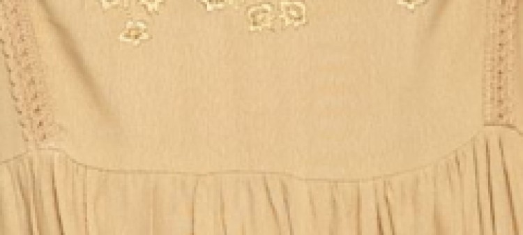 Luźna sukienka z kwiatowym haftem