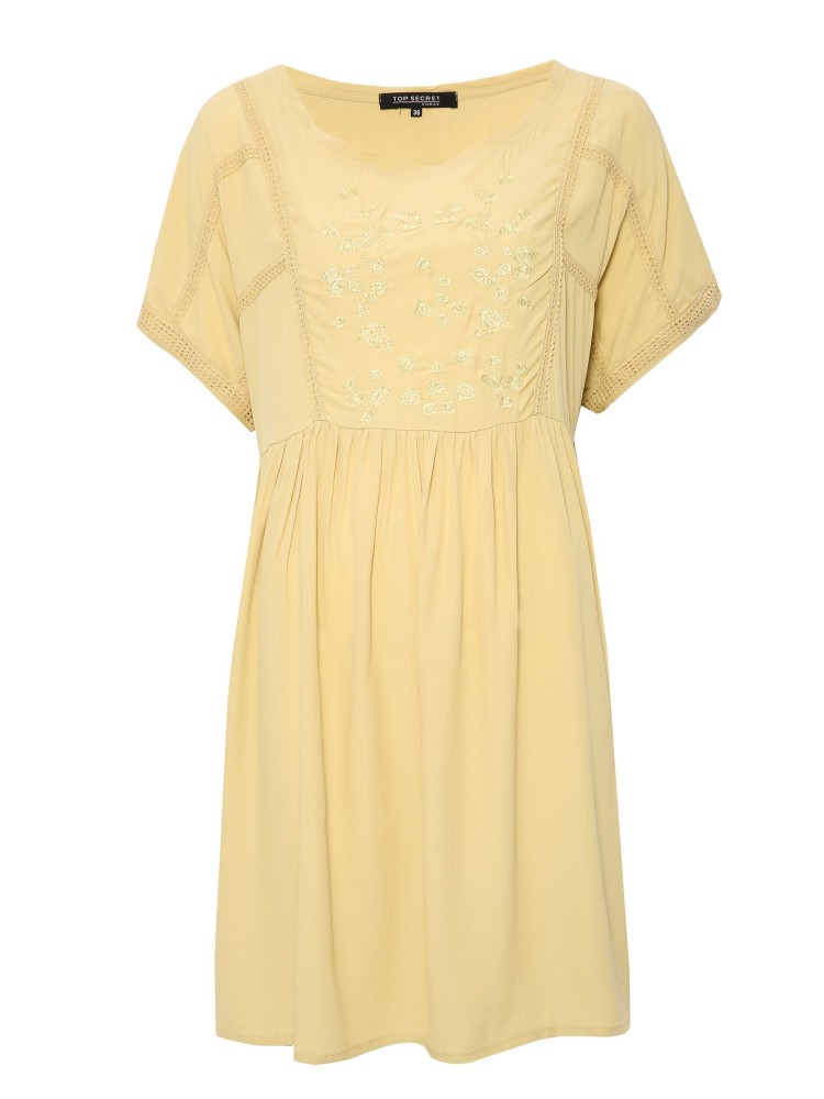 Luźna sukienka z kwiatowym haftem