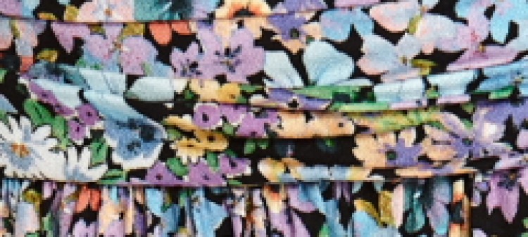 Sukienka w kwiaty z krótkim rękawem