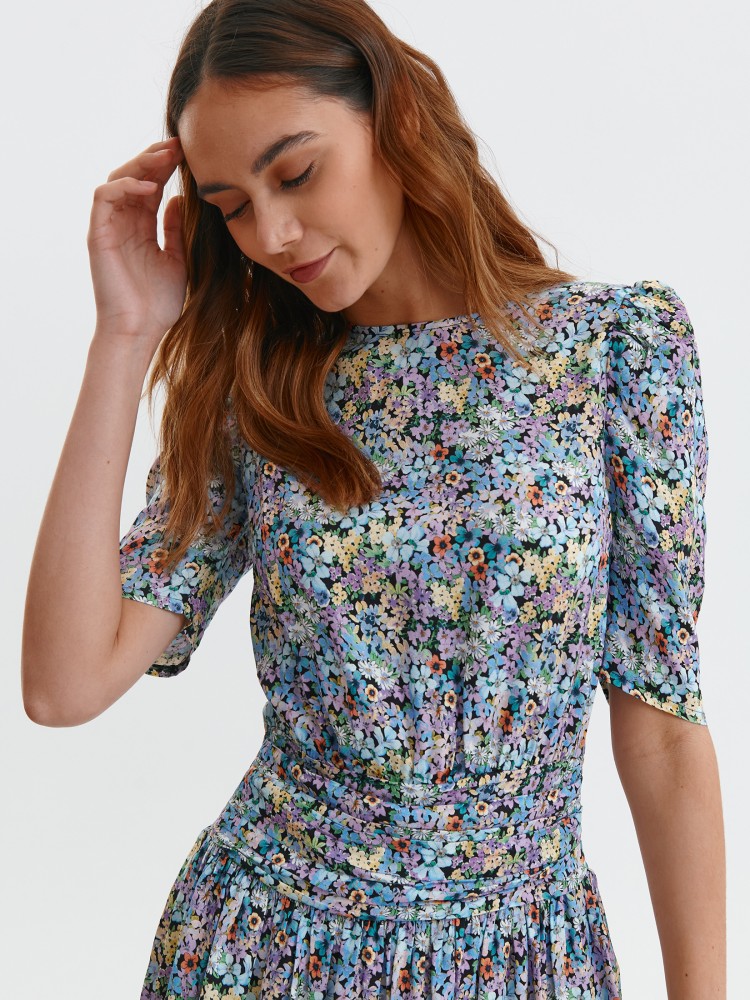 Sukienka w kwiaty z krótkim rękawem