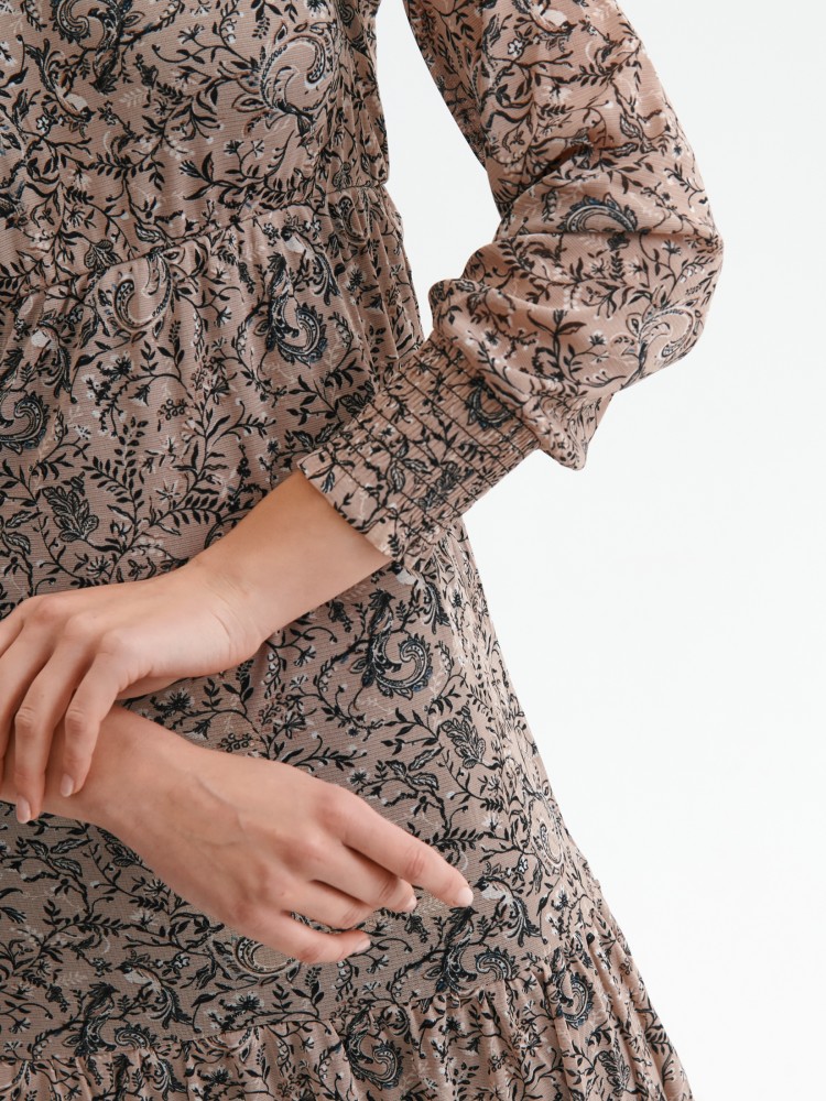 Wzorzysta sukienka o luźnym kroju Wzorzysta sukienka o luźnym kroju