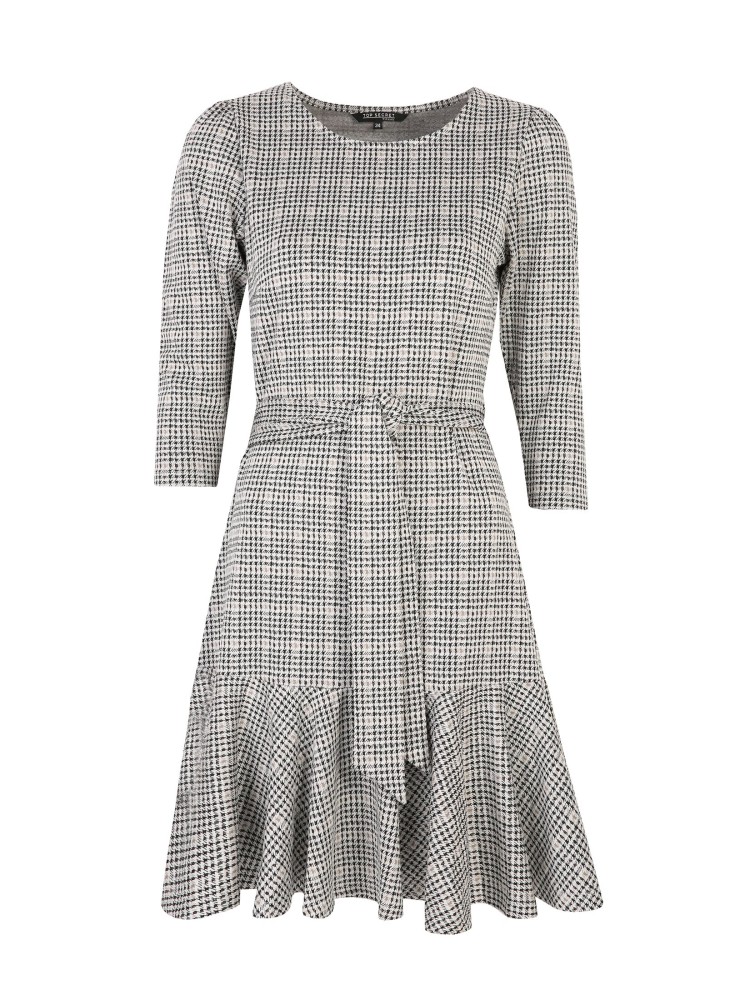 Dzianinowa sukienka z falbaną