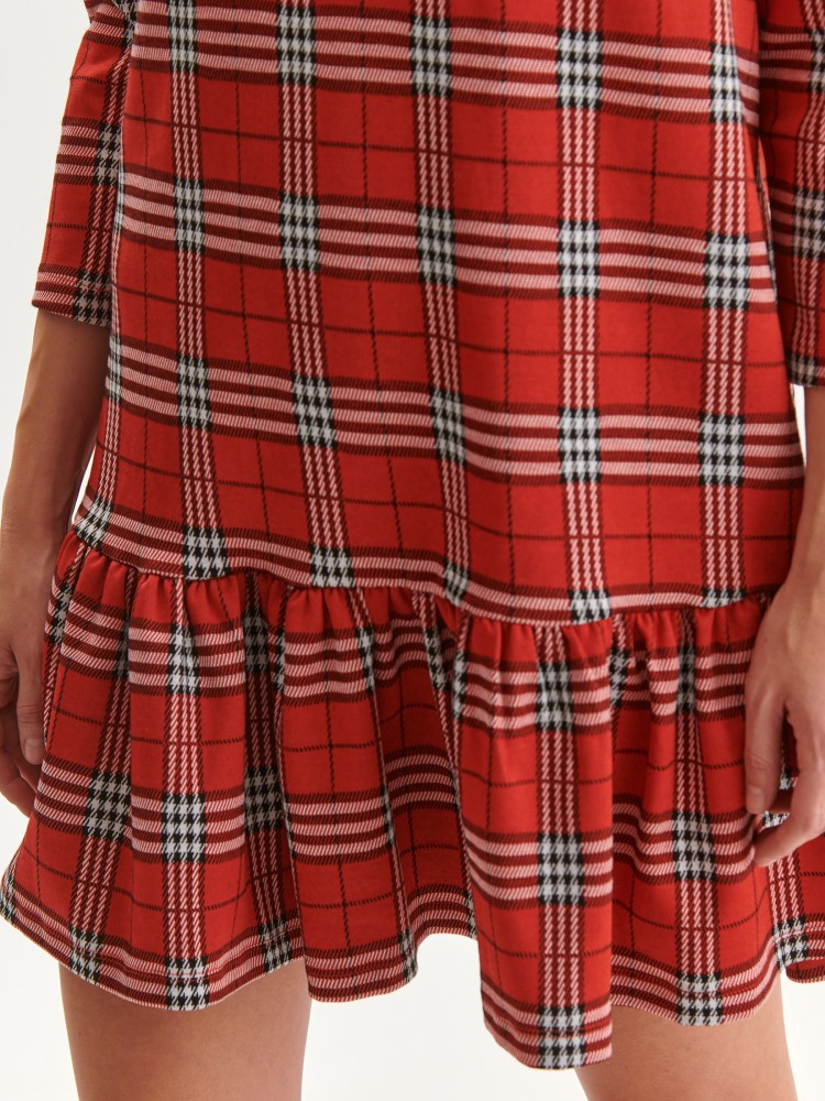 Krótka sukienka w czerwoną kratę