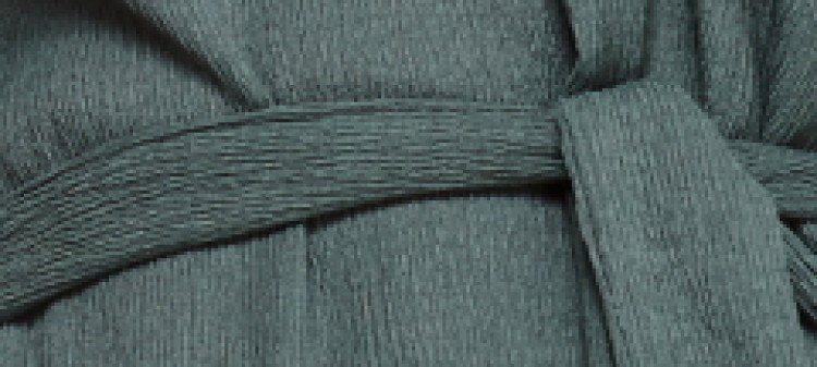 Dzianinowa sukienka z wiązaniem