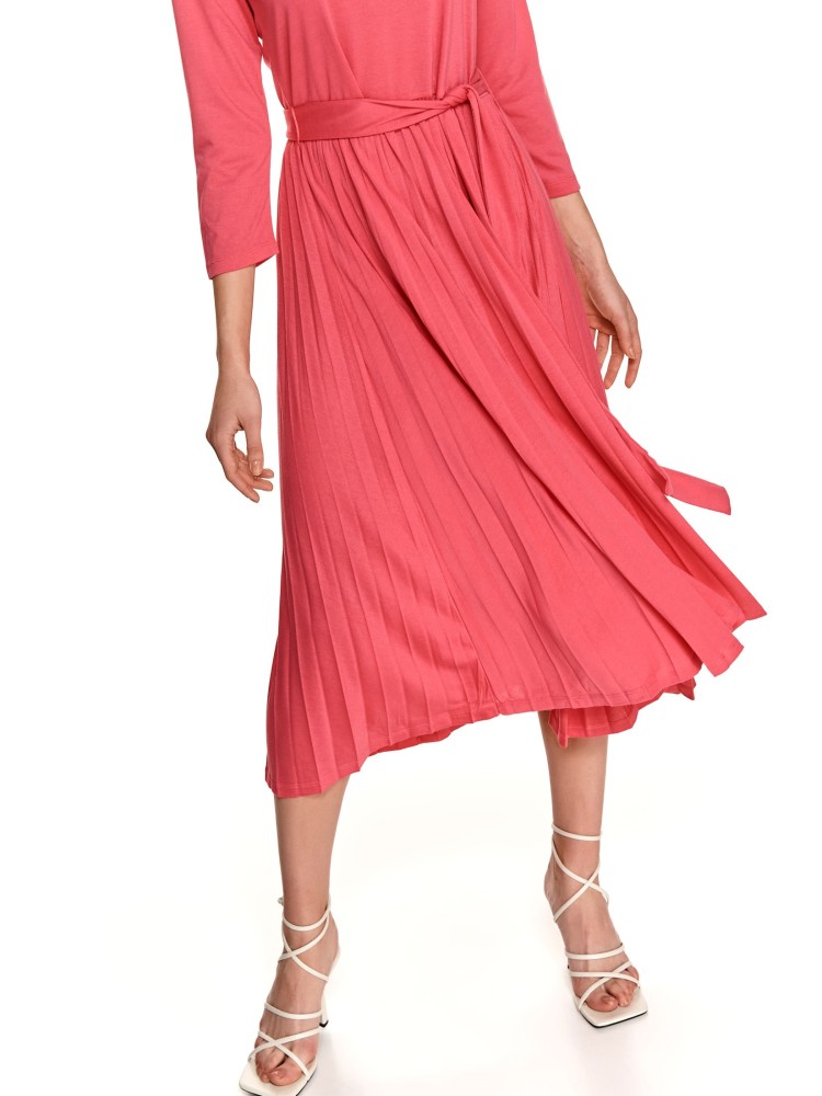 Dzianinowa sukienka z plisowanym dołem Dzianinowa sukienka z plisowanym dołem