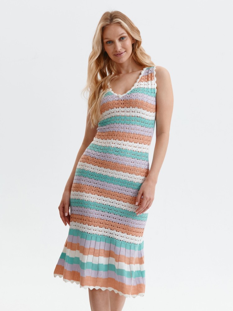 Dopasowana sukienka ażurowa