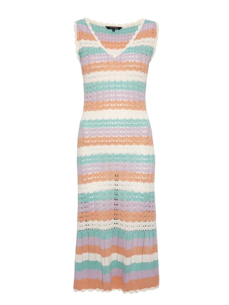 Dopasowana sukienka ażurowa