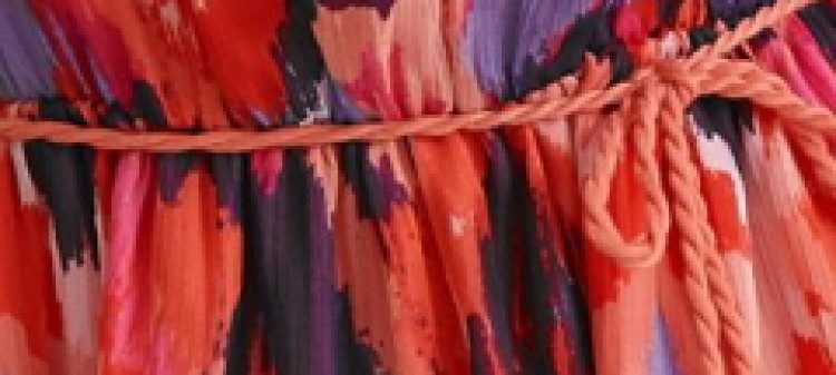 Sukienka z falbaną typu hiszpanka