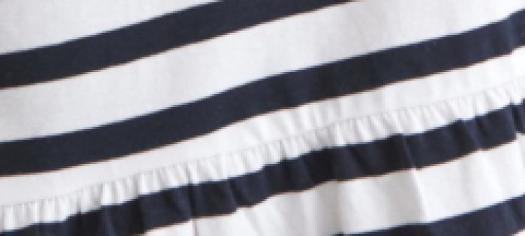 Sukienka w paski o luźnym kroju