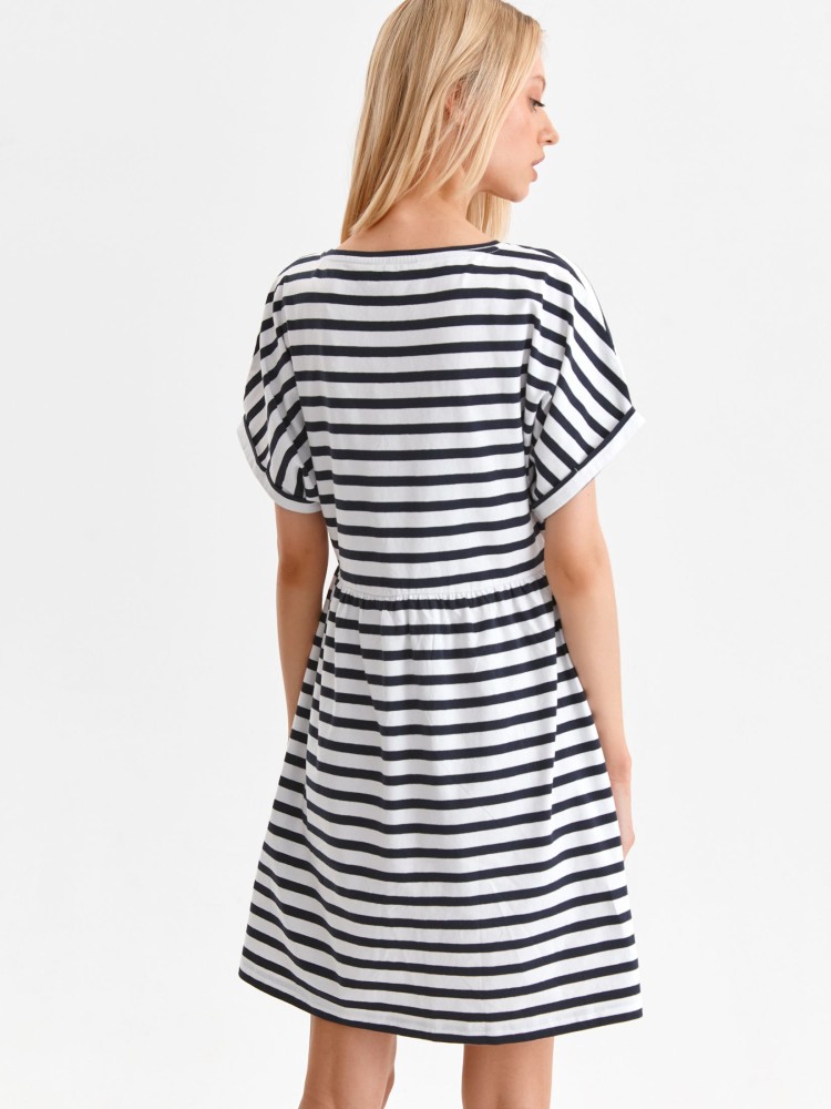 Sukienka w paski o luźnym kroju