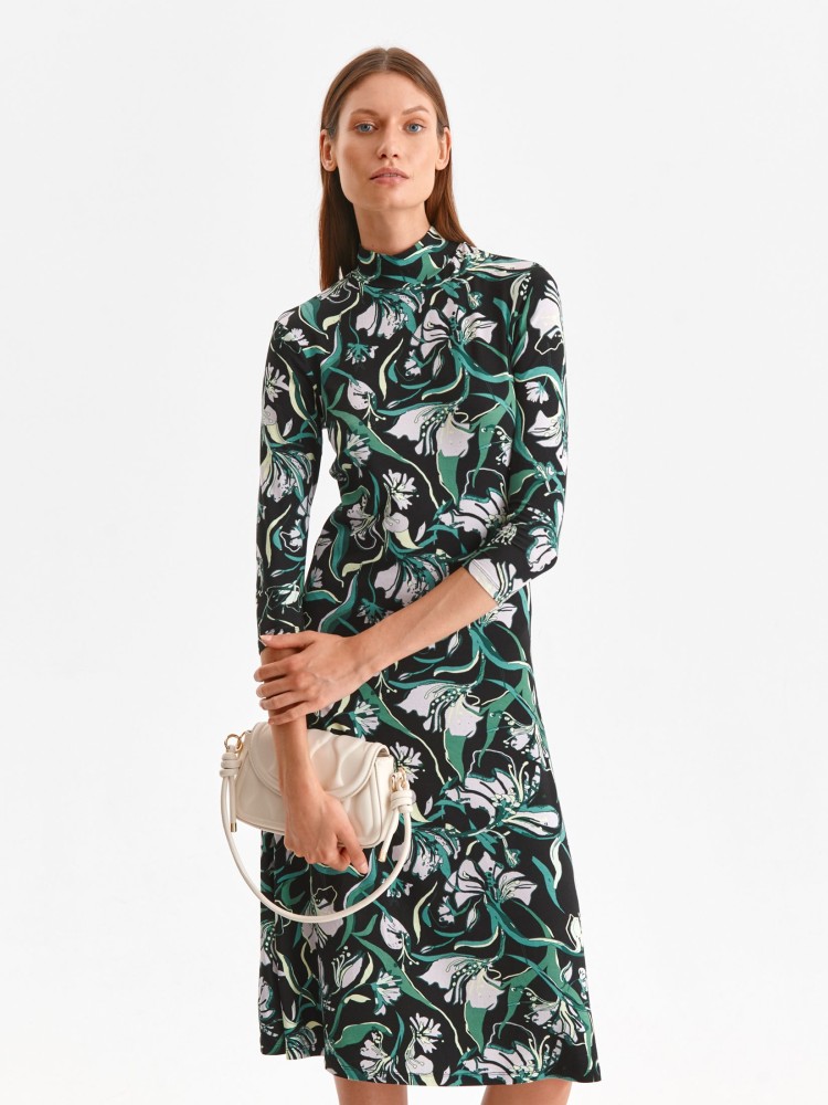 Dzianinowa sukienka z długim rękawem i golfem Dzianinowa sukienka z długim rękawem i golfem