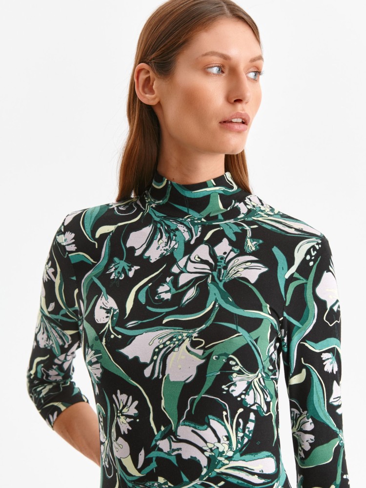 Dzianinowa sukienka z długim rękawem i golfem Dzianinowa sukienka z długim rękawem i golfem