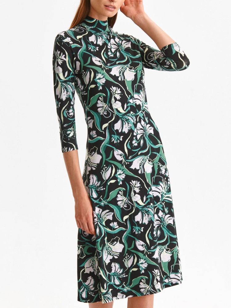 Dzianinowa sukienka z długim rękawem i golfem Dzianinowa sukienka z długim rękawem i golfem