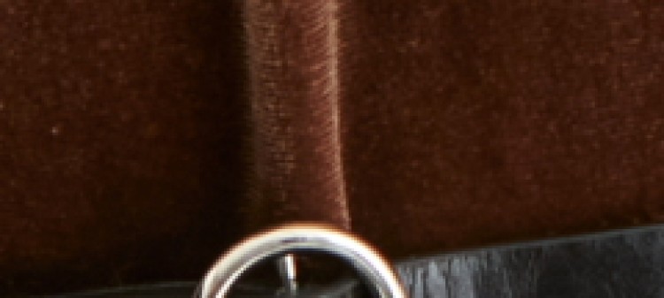 Welurowa sukienka z bufiastymi rękawami Welurowa sukienka z bufiastymi rękawami