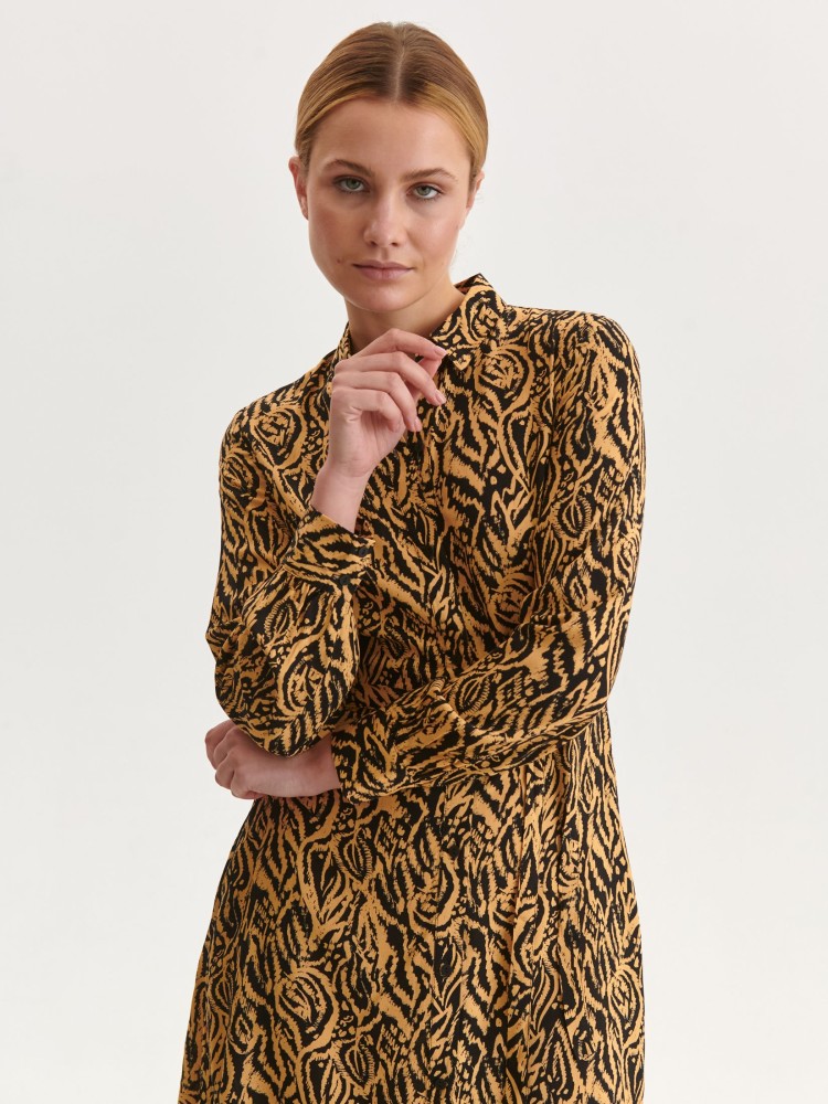 Długa koszulowa sukienka z kołnierzykiem