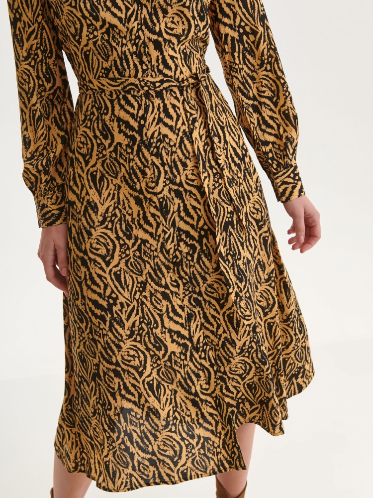 Długa koszulowa sukienka z kołnierzykiem