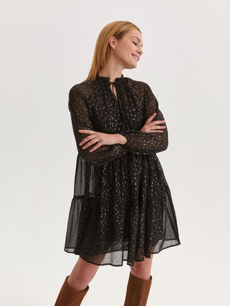 Rozkloszowana sukienka z falbanami