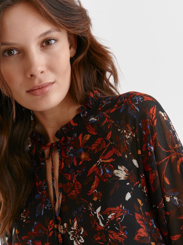 Rozkloszowana sukienka z falbanami w print Rozkloszowana sukienka z falbanami w print