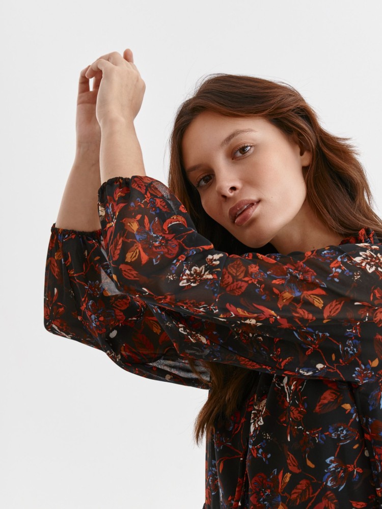 Rozkloszowana sukienka z falbanami w print Rozkloszowana sukienka z falbanami w print