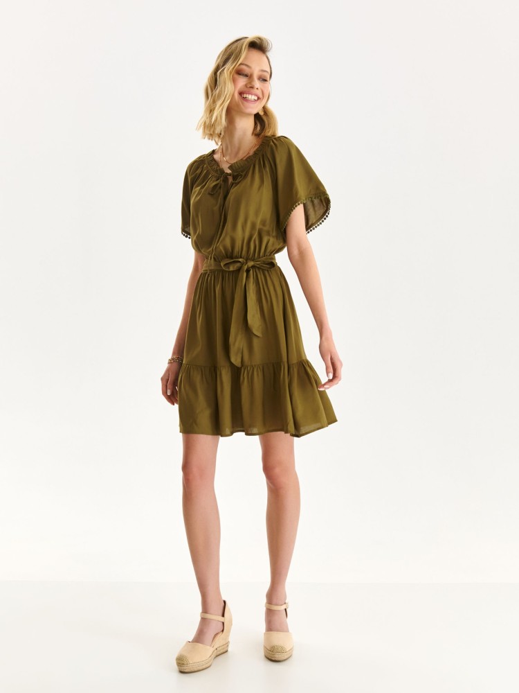 Gładka sukienka z falbaną