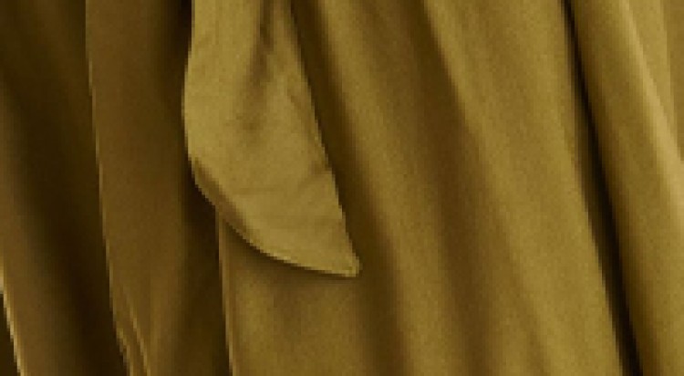 Gładka sukienka z falbaną