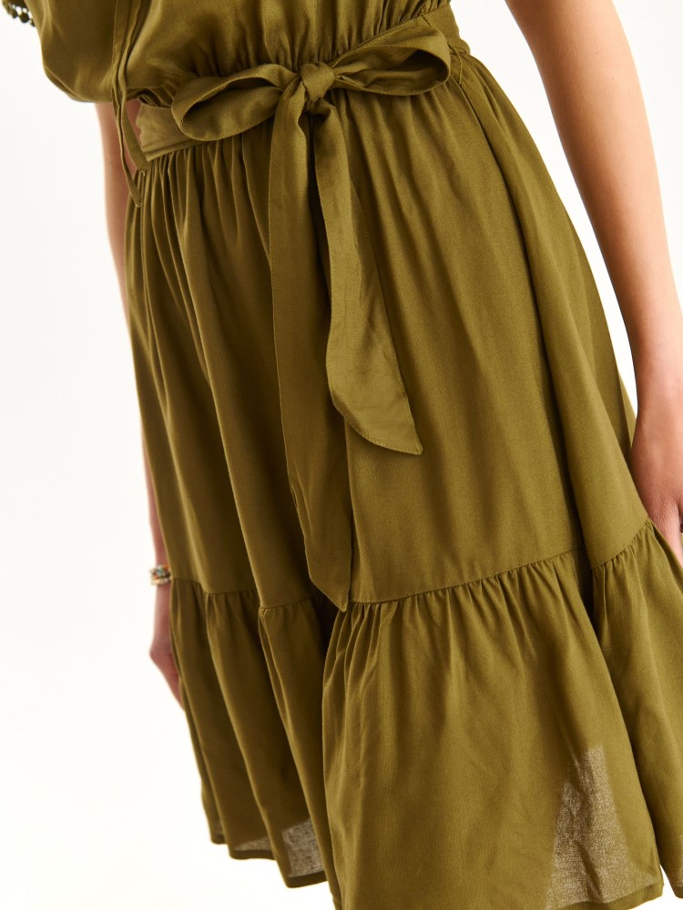 Gładka sukienka z falbaną