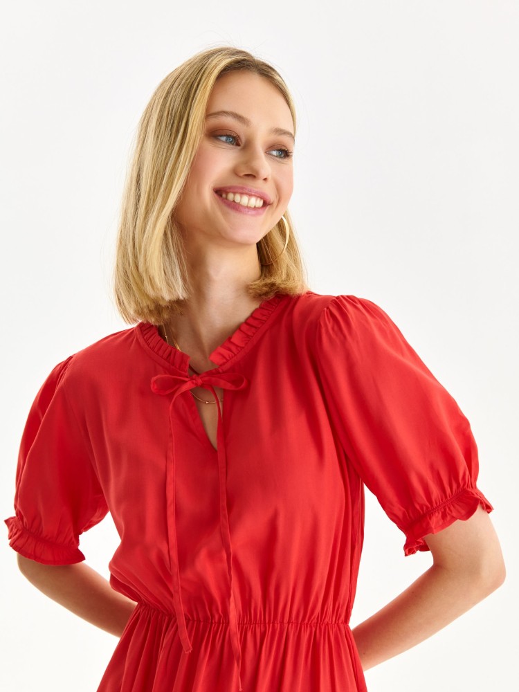 Sukienka z bufiastymi rękawami