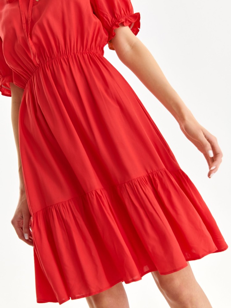 Sukienka z bufiastymi rękawami