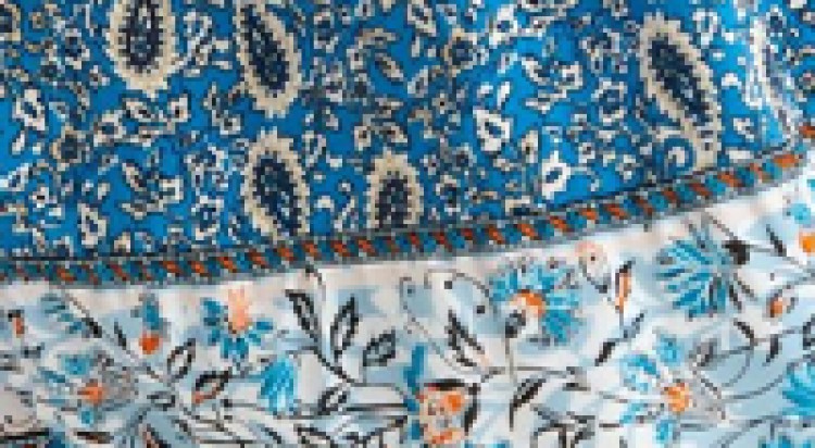 Sukienka o luźnym kroju z dekoltem w serek