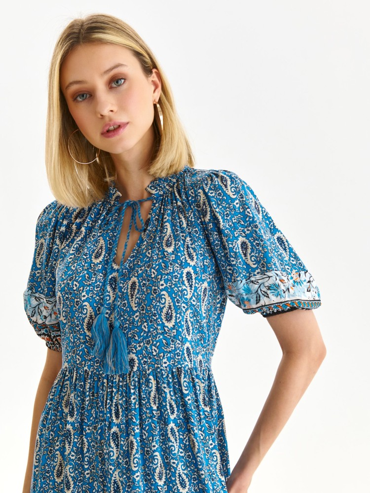 Sukienka o luźnym kroju z dekoltem w serek