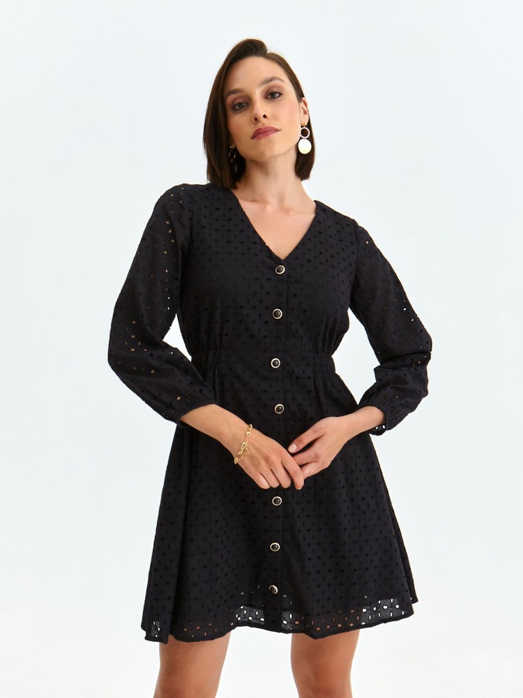 Ażurowa sukienka z guzikami