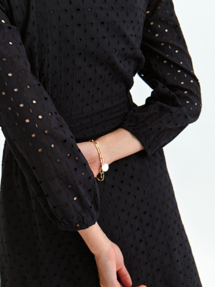 Ażurowa sukienka z guzikami