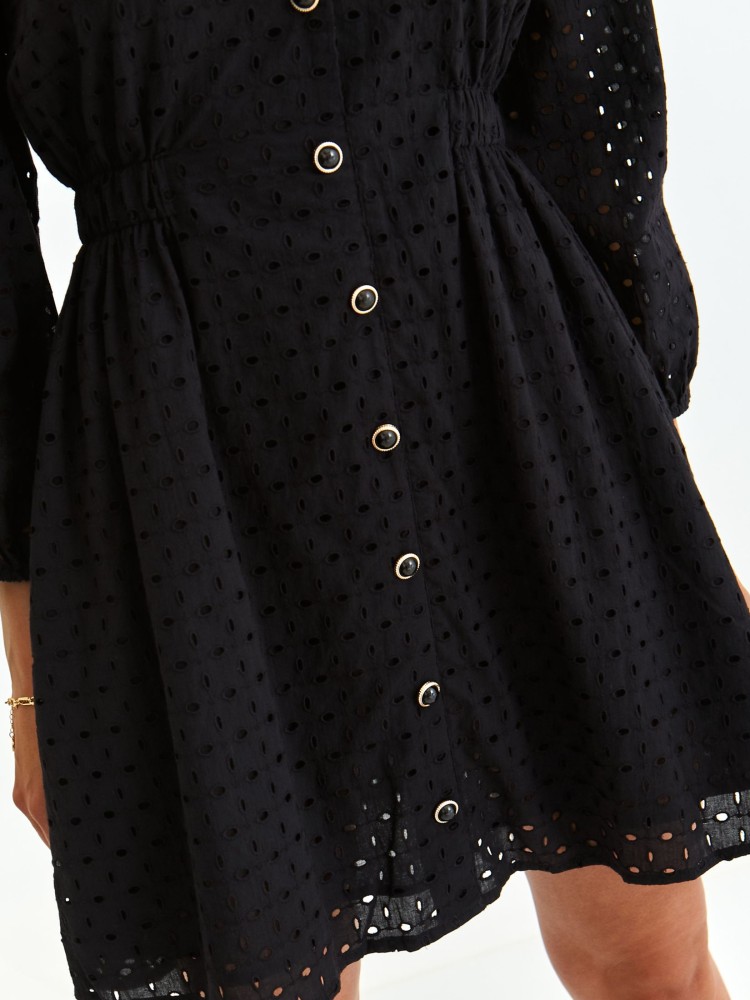 Ażurowa sukienka z guzikami