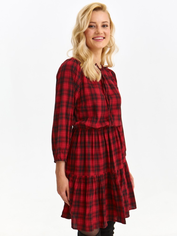 Tkaninowa sukienka w kratę z falbaną