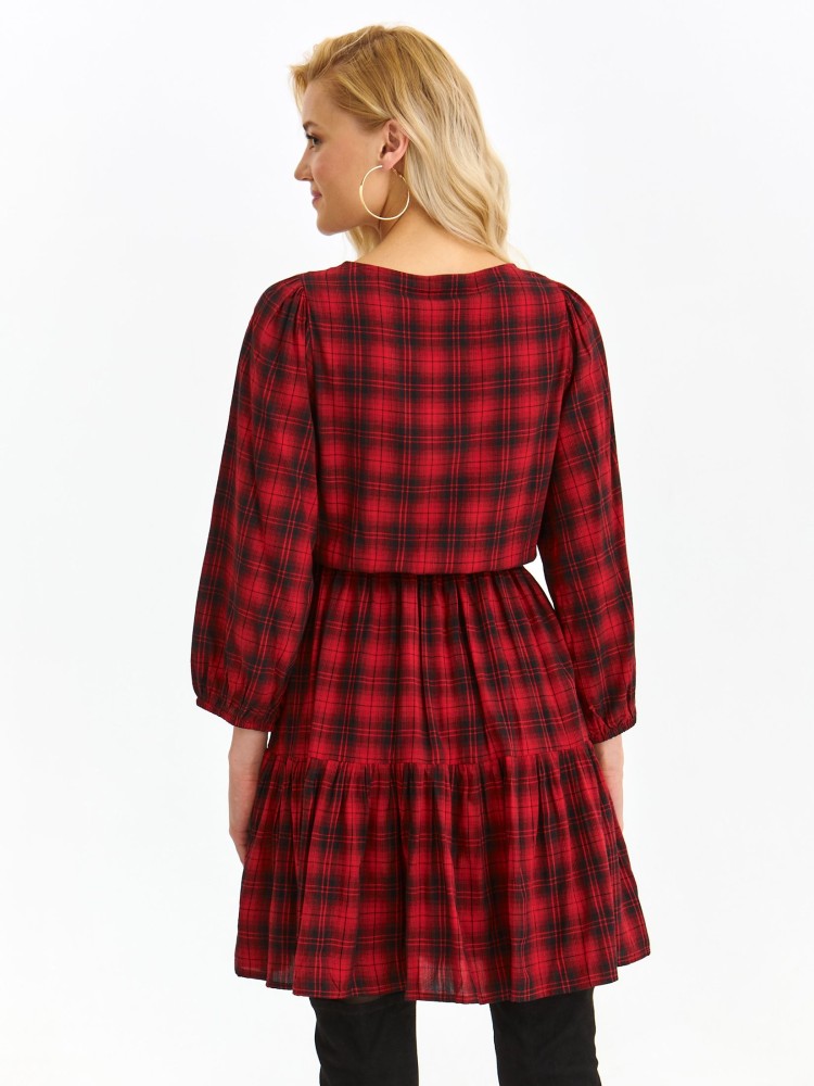 Tkaninowa sukienka w kratę z falbaną