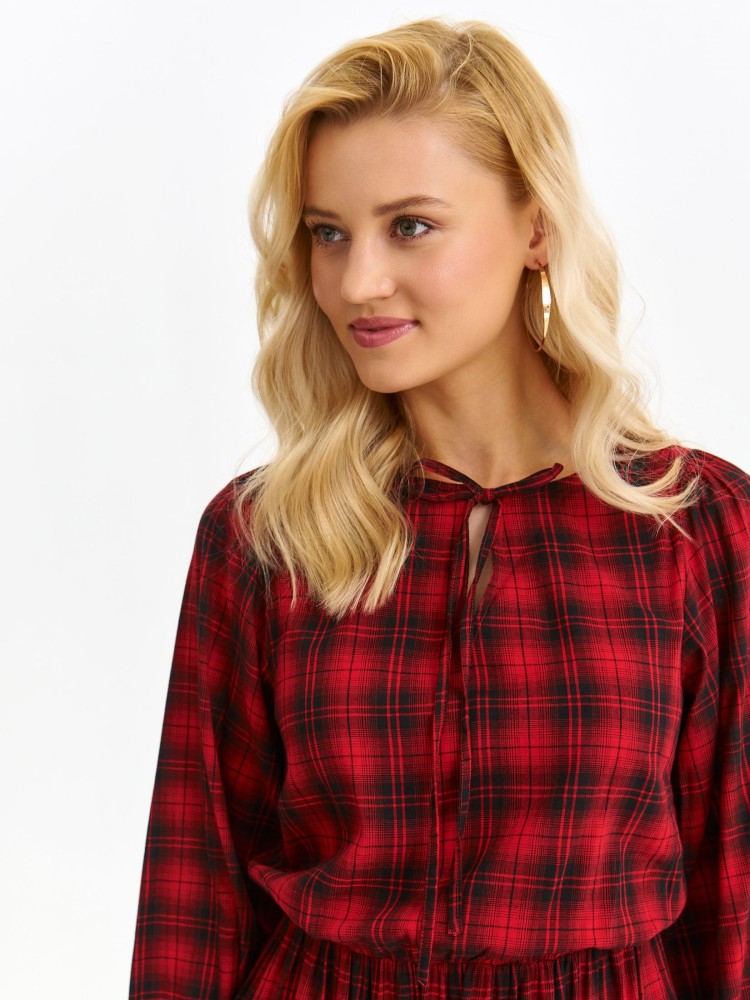 Tkaninowa sukienka w kratę z falbaną