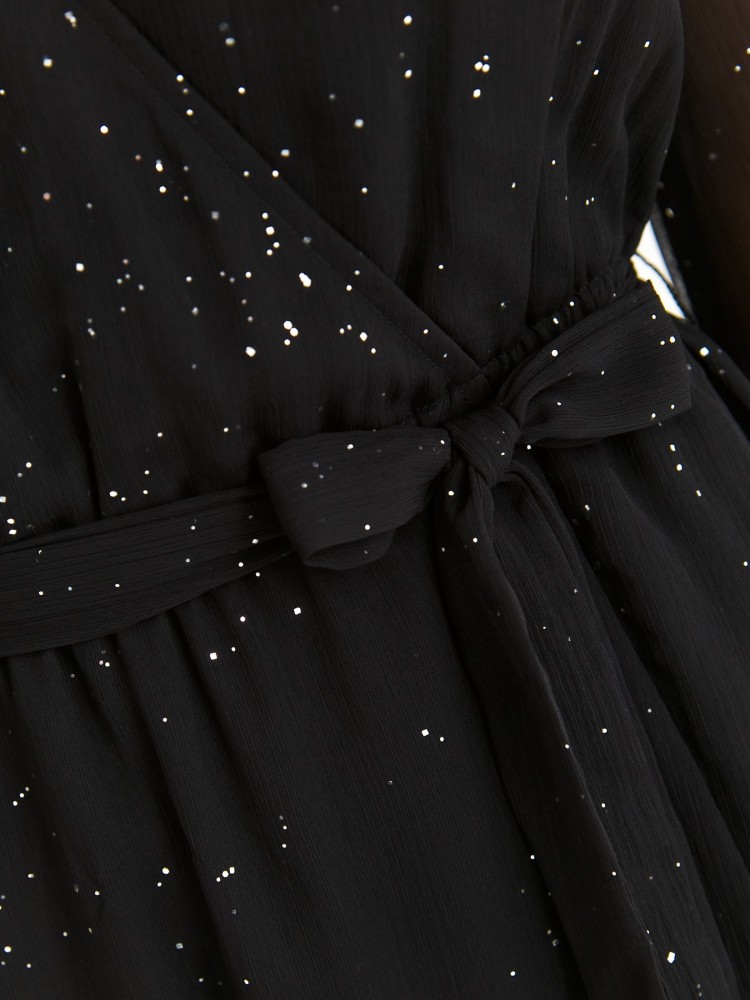 Kopertowa sukienka oprószona błyskiem