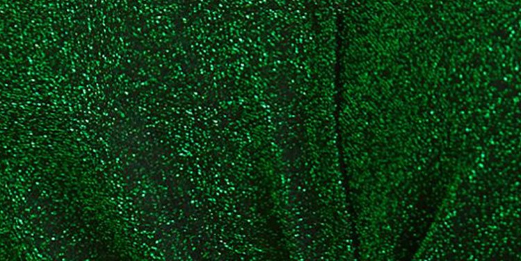 Błyszcząca sukienka z efektownym rozcięciem i asymetrycznym wiązaniem