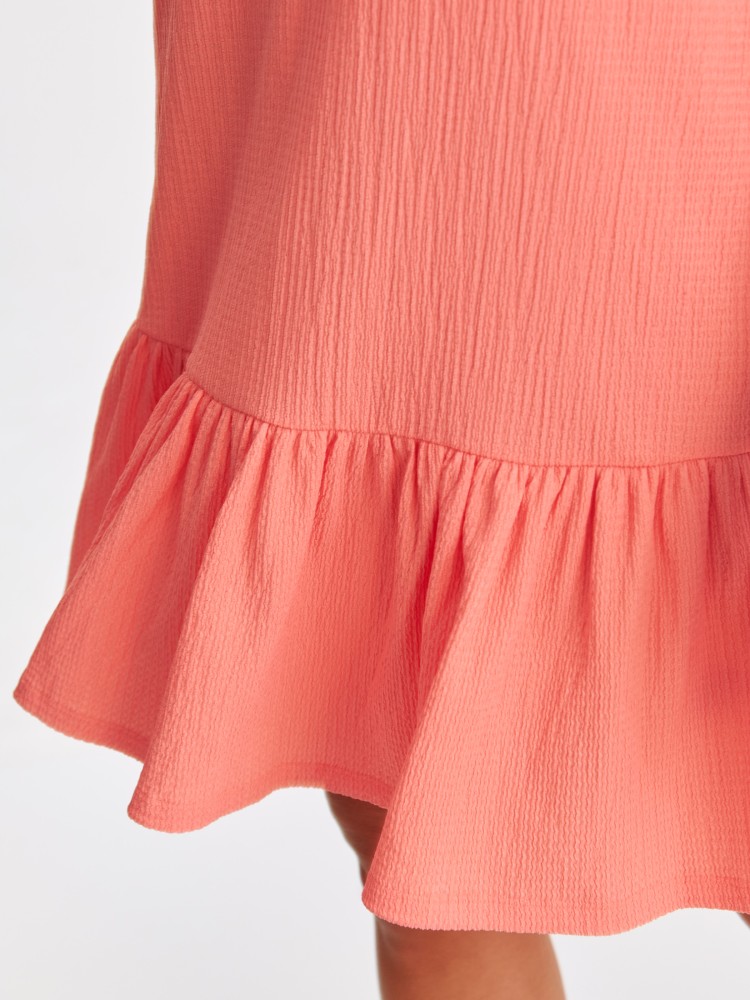 Dzianinowa sukienka z falbaną Dzianinowa sukienka z falbaną