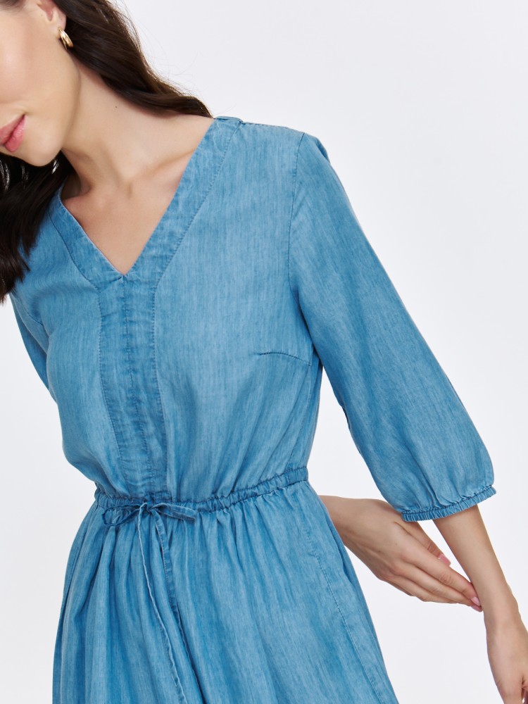 Sukienka z ozdobnymi rękawami Sukienka z ozdobnymi rękawami