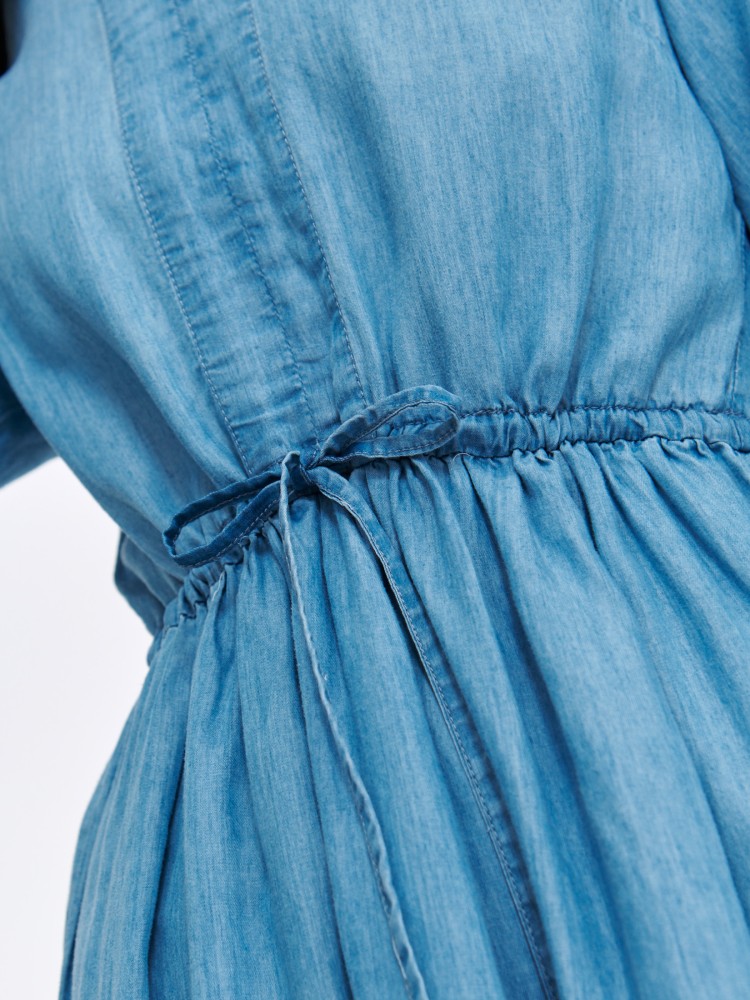 Sukienka z ozdobnymi rękawami Sukienka z ozdobnymi rękawami