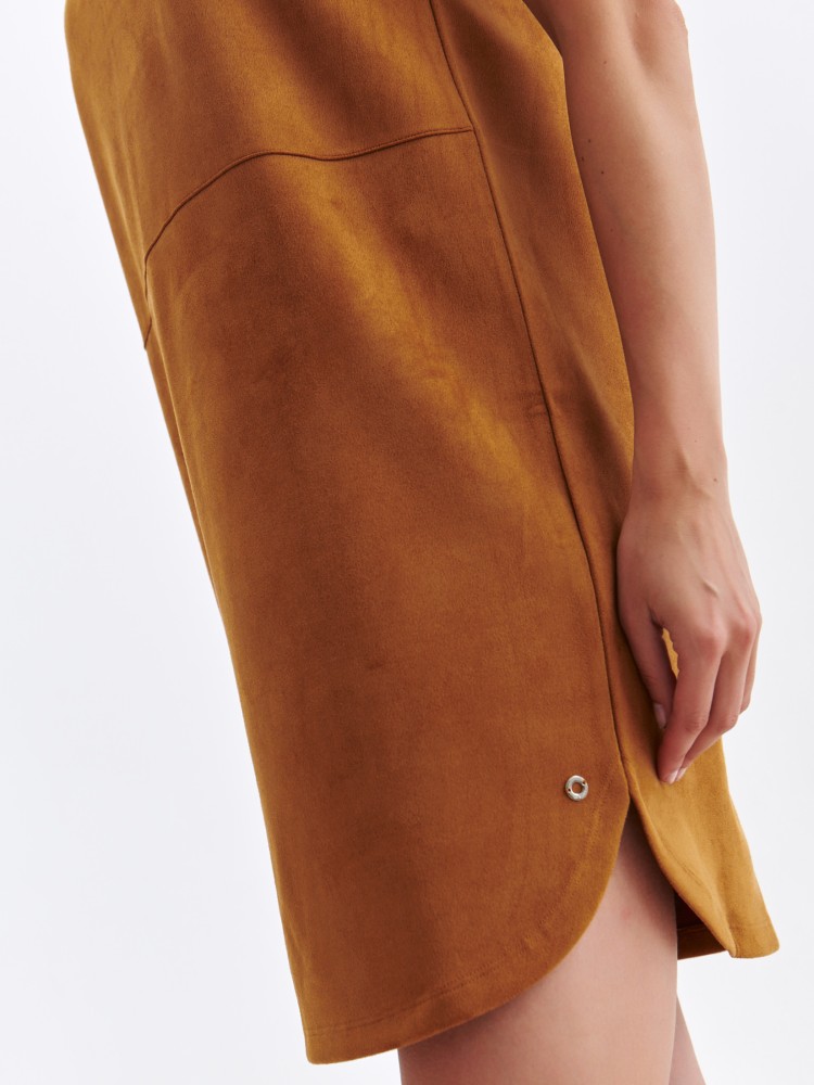 Krótka zamszowa sukienka w kolorze camel