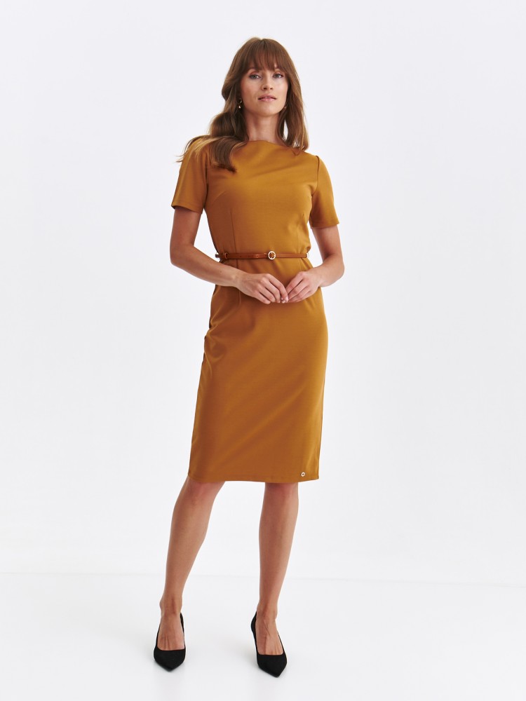 Dopasowana sukienka z cienkim paskiem Dopasowana sukienka z cienkim paskiem