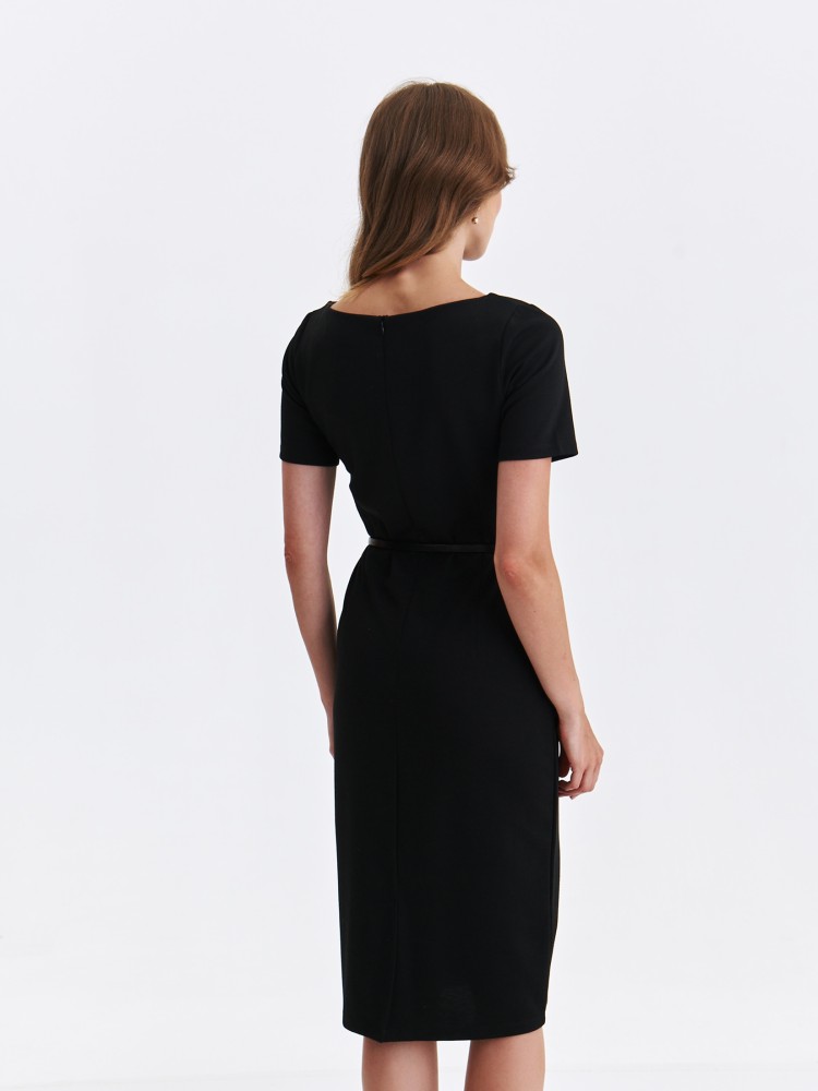 Klasyczna czarna sukienka z paskiem Klasyczna czarna sukienka z paskiem