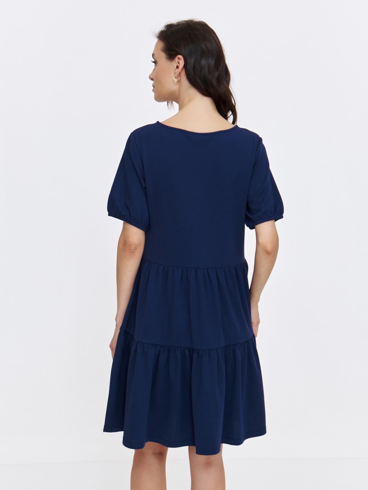 Luźna granatowa sukienka z falbanami