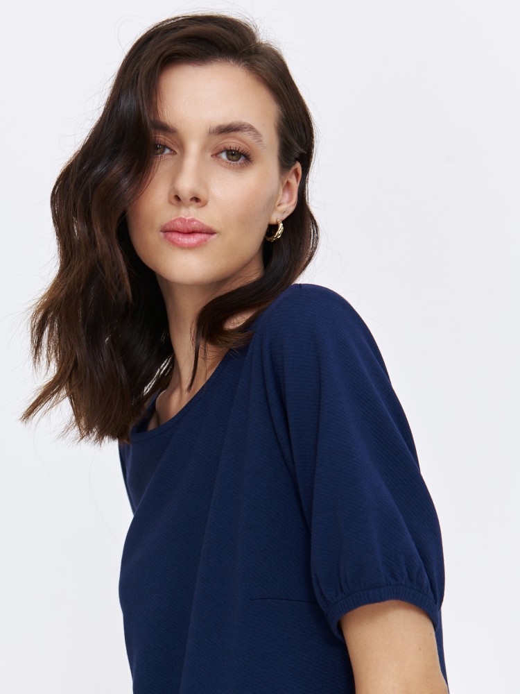 Luźna granatowa sukienka z falbanami