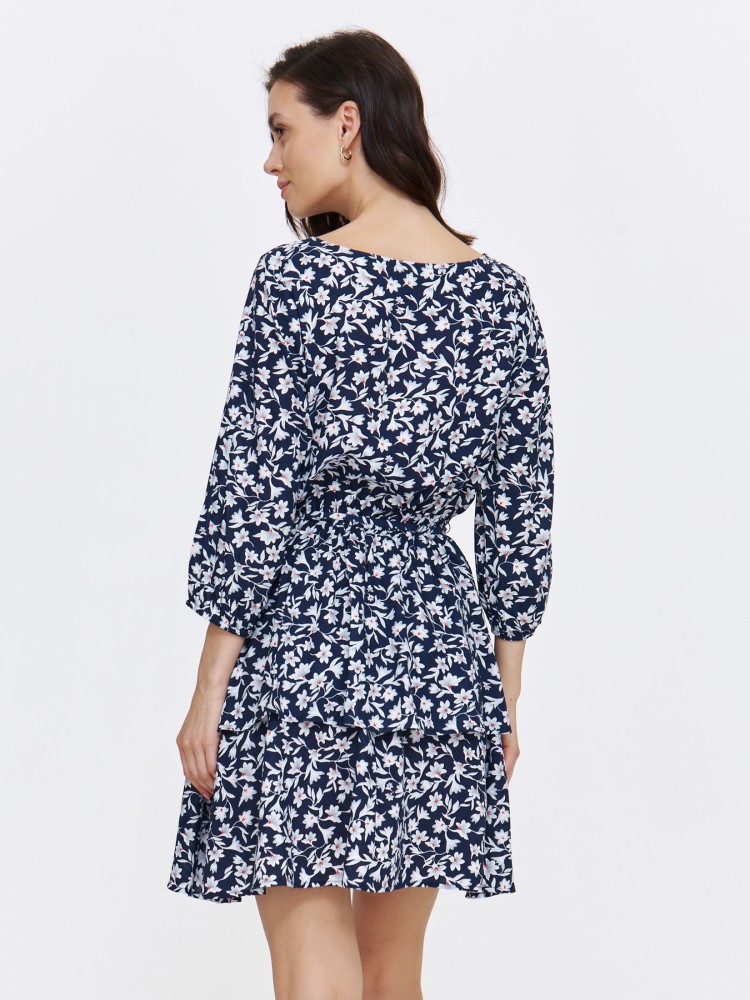 Swobodna sukienka z kwiatowy wzór Swobodna sukienka z kwiatowy wzór