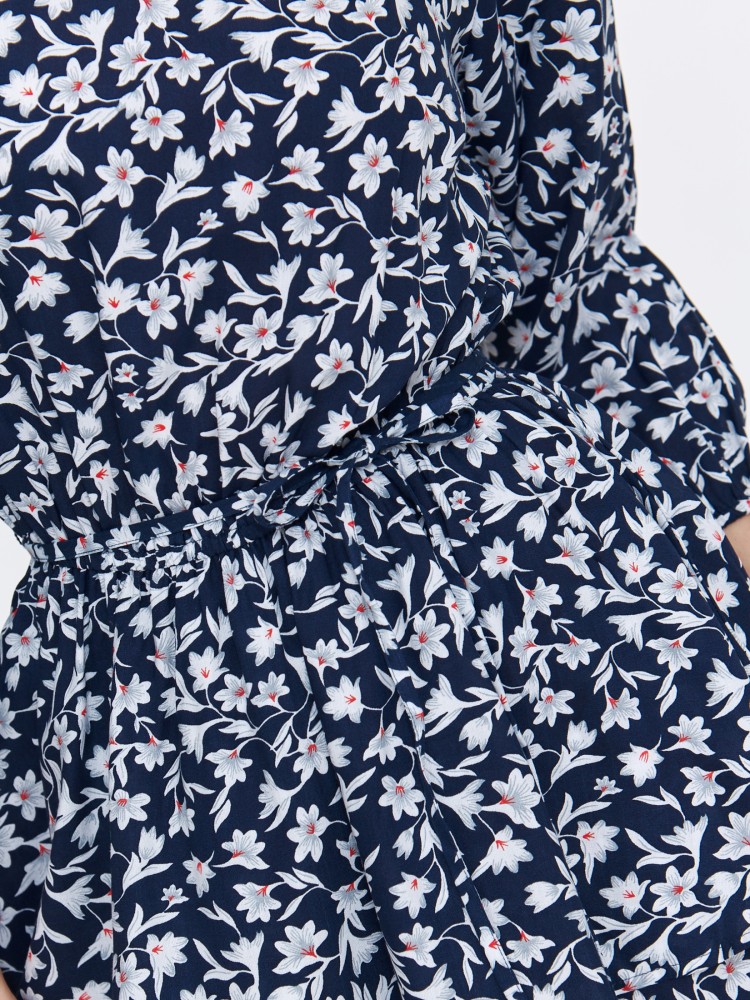 Swobodna sukienka z kwiatowy wzór Swobodna sukienka z kwiatowy wzór